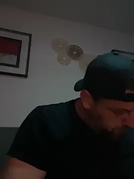 Snapshot of madmiki chatting on 11-14-25, 12:09 madmiki online show from 11-14-25, 12:09