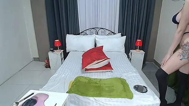 Snapshot of petitetsbigloads chatting on 01-10-26, 09:41 petitetsbigloads online show from 01-10-26, 09:41