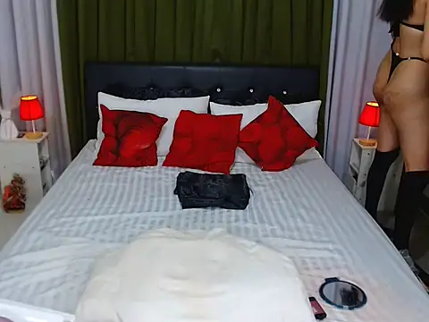 Snapshot of petitetsbigloads chatting on 02-13-26, 08:27 petitetsbigloads online show from 02-13-26, 08:27