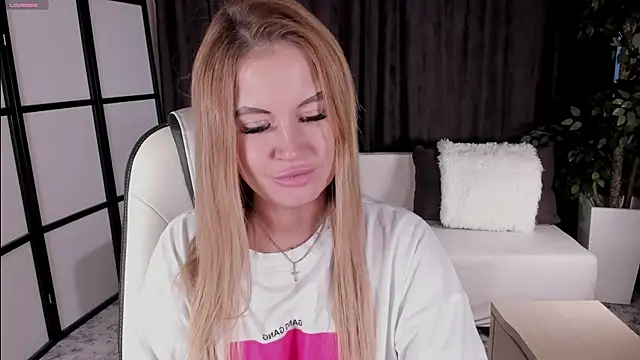 LikaFoxie online show from 09-24-25, 02:04