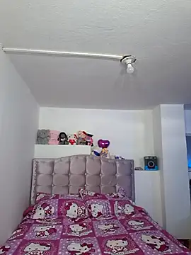 Snapshot of Wendy-13 chatting on 09-17-25, 06:53 Wendy-13 online show from 09-17-25, 06:53