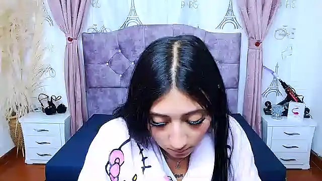 Snapshot of Wendy-13 chatting on 10-11-25, 11:09 Wendy-13 online show from 10-11-25, 11:09