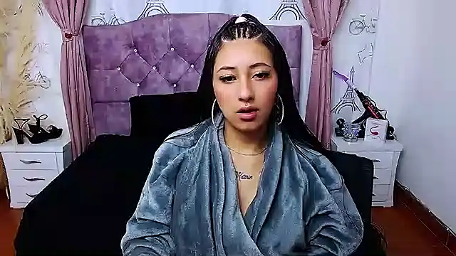 Snapshot of Wendy-13 chatting on 10-25-25, 11:29 Wendy-13 online show from 10-25-25, 11:29