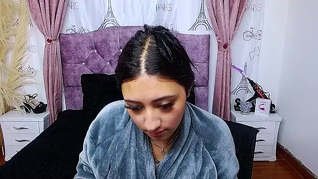 Snapshot of Wendy-13 chatting on 10-29-25, 11:12 Wendy-13 online show from 10-29-25, 11:12