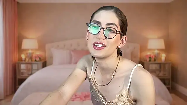 Snapshot of rousseblossom chatting on 05-19-26, 01:56 rousseblossom online show from 05-19-26, 01:56