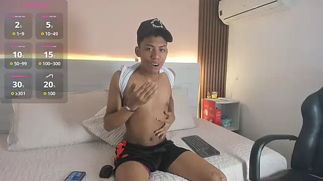 Brunette  boy online show from 09-13-25, 03:39