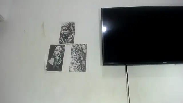 Snapshot of Foxy_Lovex chatting on 09-19-25, 01:40 Foxy Lovex online show from 09-19-25, 01:40