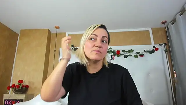 Snapshot of Heidy_milf chatting on 04-18-26, 08:09 Heidy milf online show from 04-18-26, 08:09
