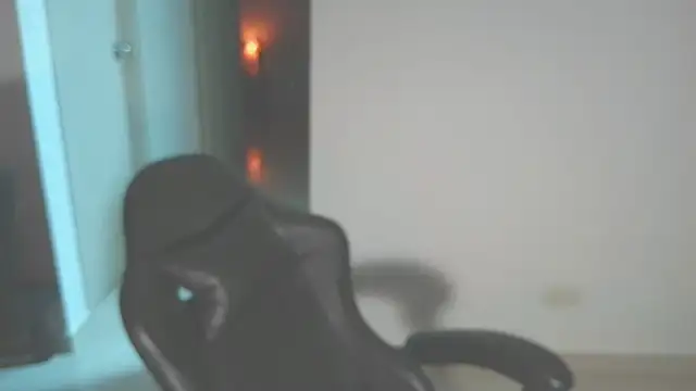 Yulienneg online show from 04-16-26, 02:34