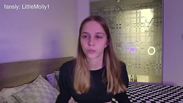 Snapshot of littlemolly11 chatting on 10-02-25, 01:07 littlemolly11 online show from 10-02-25, 01:07