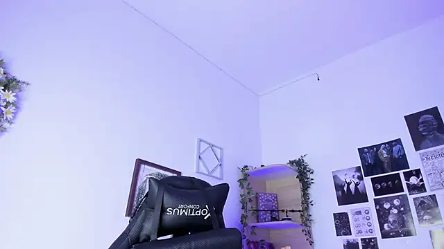 Snapshot of Lana_Herondale chatting on 10-11-25, 09:02 Lana Herondale online show from 10-11-25, 09:02