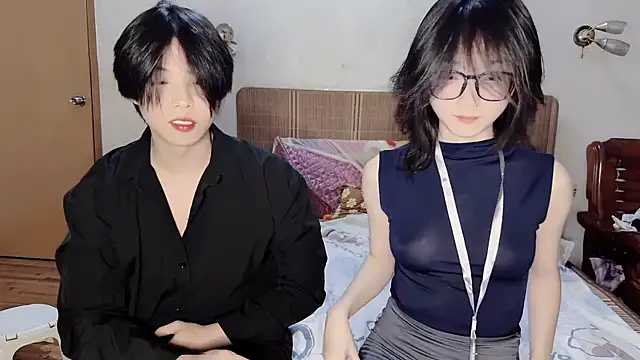 Snapshot of Crush-1 chatting on 10-18-25, 04:41 Crush-1 online show from 10-18-25, 04:41