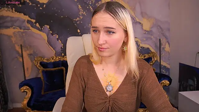 Snapshot of LilElfie chatting on 10-29-25, 08:21 LilElfie online show from 10-29-25, 08:21