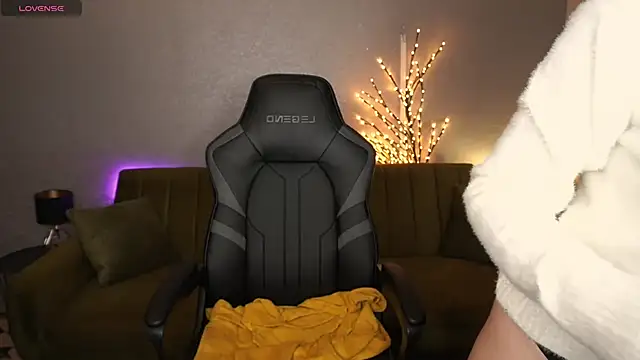 Snapshot of LilElfie chatting on 11-15-25, 01:51 LilElfie online show from 11-15-25, 01:51