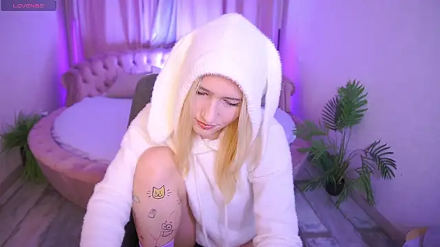 Snapshot of LilElfie chatting on 11-16-25, 09:26 LilElfie online show from 11-16-25, 09:26