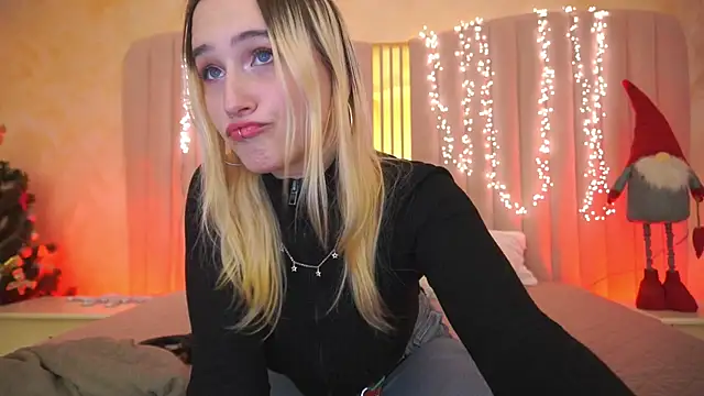 Snapshot of LilElfie chatting on 01-07-26, 02:08 LilElfie online show from 01-07-26, 02:08