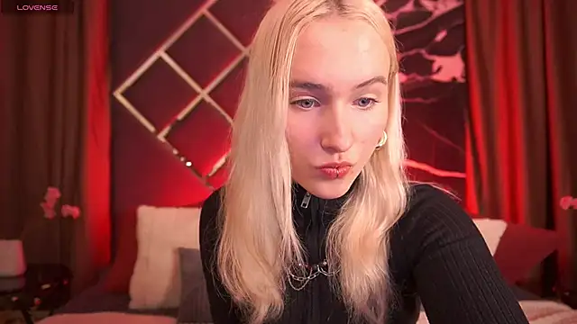 Snapshot of LilElfie chatting on 02-16-26, 11:12 LilElfie online show from 02-16-26, 11:12