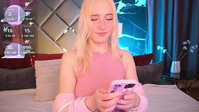 Snapshot of LilElfie chatting on 03-10-26, 08:47 LilElfie online show from 03-10-26, 08:47