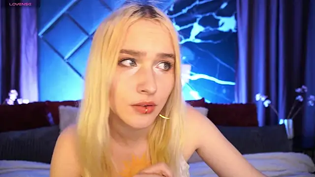 Snapshot of LilElfie chatting on 03-12-26, 10:05 LilElfie online show from 03-12-26, 10:05