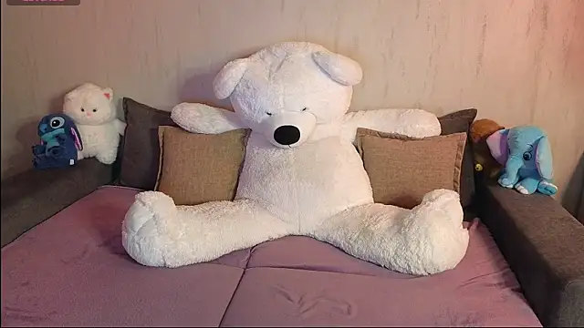 Snapshot of Rosaline_lov chatting on 09-18-25, 05:04 Rosaline lov online show from 09-18-25, 05:04