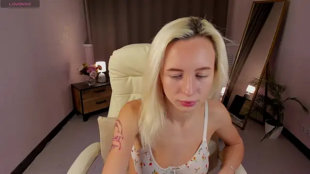 cute luucy online show from 02-19-26, 03:35