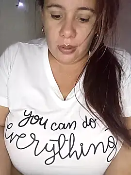 Snapshot of luzdanna chatting on 12-13-25, 09:09 luzdanna online show from 12-13-25, 09:09