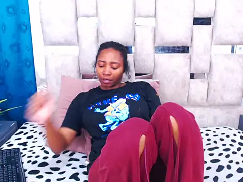 AmbarSmit online show from 09-10-25, 04:01