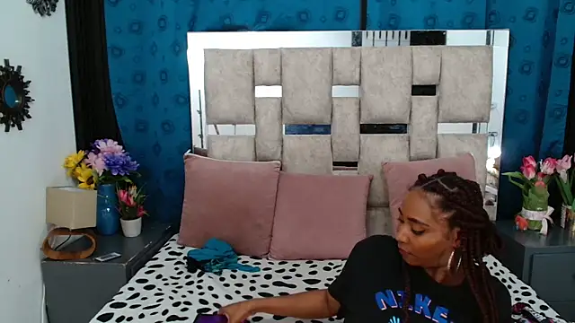 AmbarSmit online show from 09-29-25, 01:11