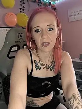 Snapshot of Purple2StayThnxx chatting on 09-25-25, 02:21 Purple2StayThnxx online show from 09-25-25, 02:21