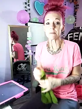 Snapshot of Purple2StayThnxx chatting on 10-13-25, 02:50 Purple2StayThnxx online show from 10-13-25, 02:50