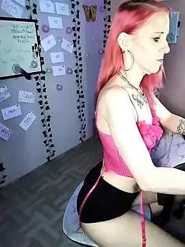 Snapshot of Purple2StayThnxx chatting on 11-24-25, 06:18 Purple2StayThnxx online show from 11-24-25, 06:18