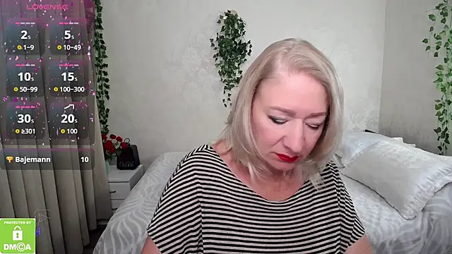 Snapshot of hunters_woman chatting on 09-21-25, 01:57 hunters woman online show from 09-21-25, 01:57