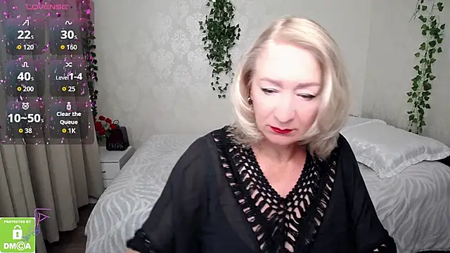 Snapshot of hunters_woman chatting on 09-23-25, 12:08 hunters woman online show from 09-23-25, 12:08
