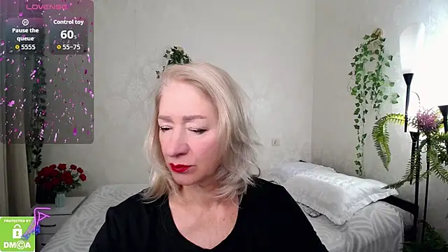 Snapshot of hunters_woman chatting on 09-29-25, 12:10 hunters woman online show from 09-29-25, 12:10