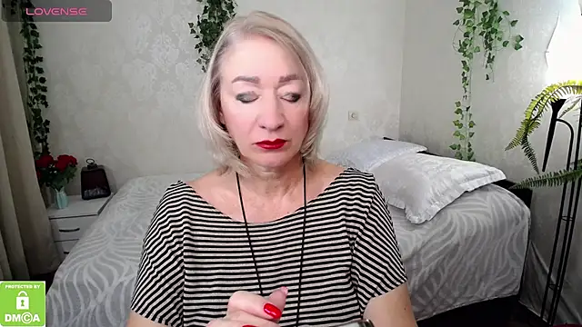 Snapshot of hunters_woman chatting on 10-12-25, 05:01 hunters woman online show from 10-12-25, 05:01