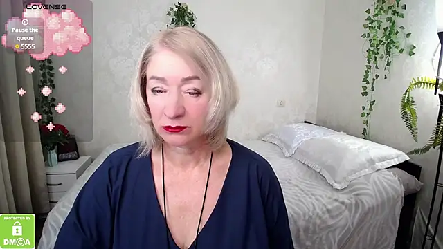 Snapshot of hunters_woman chatting on 10-14-25, 01:23 hunters woman online show from 10-14-25, 01:23