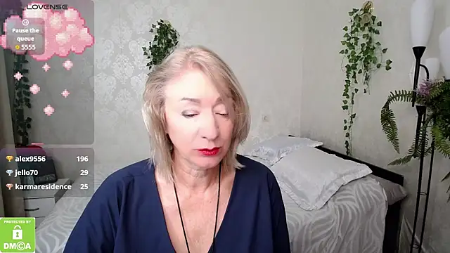Snapshot of hunters_woman chatting on 10-15-25, 01:28 hunters woman online show from 10-15-25, 01:28