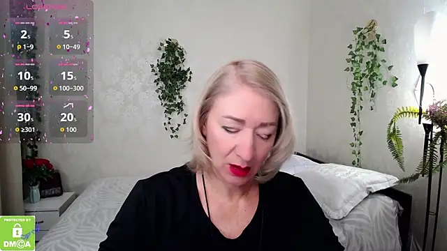 Snapshot of hunters_woman chatting on 10-16-25, 01:45 hunters woman online show from 10-16-25, 01:45