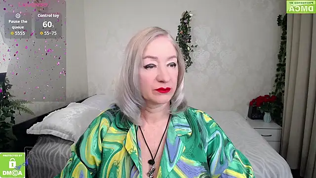 hunters woman online show from 03-25-26, 05:19