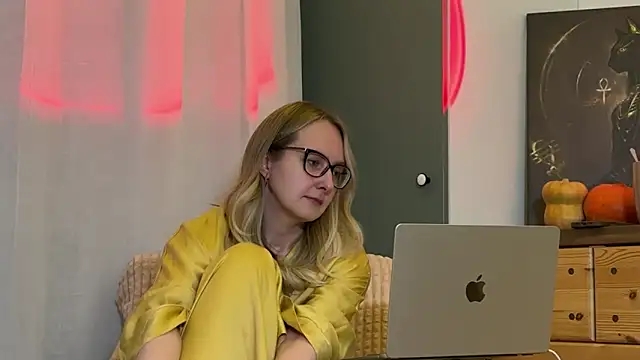 Snapshot of KiraxFate chatting on 11-13-25, 06:51 KiraxFate online show from 11-13-25, 06:51