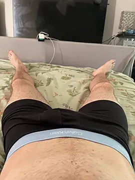 Snapshot of naughtycoupl98 chatting on 04-14-26, 02:01 naughtycoupl98 online show from 04-14-26, 02:01