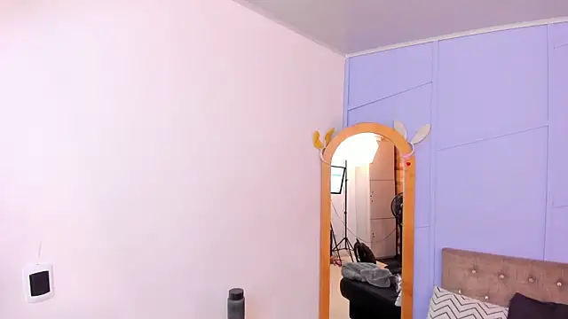 milavega  online show from 11-30-25, 11:47