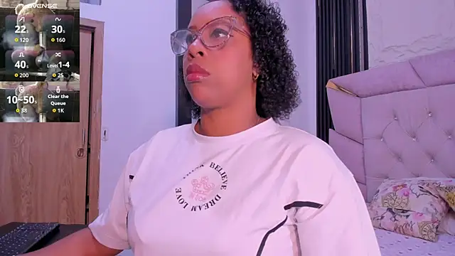 Snapshot of Faver_ chatting on 09-23-25, 12:19 Faver online show from 09-23-25, 12:19