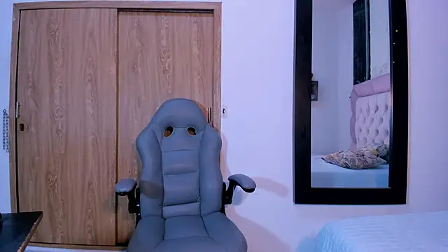 Snapshot of Faver_ chatting on 11-01-25, 12:07 Faver online show from 11-01-25, 12:07