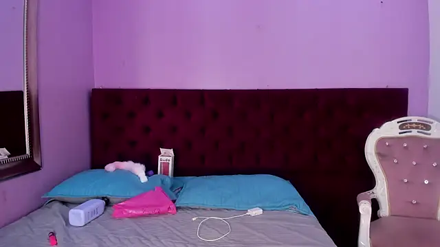 Snapshot of IsabellaLuxe chatting on 09-23-25, 01:14 IsabellaLuxe online show from 09-23-25, 01:14