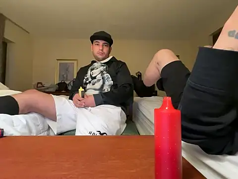 Snapshot of Ranthru13 chatting on 10-18-25, 10:16 Ranthru13 online show from 10-18-25, 10:16