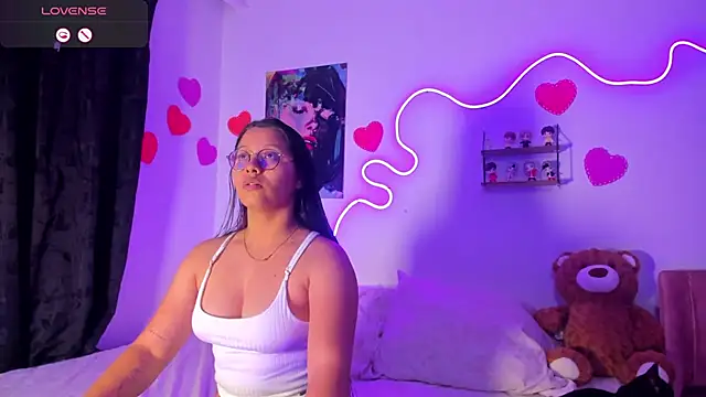 Dilan and Mia online show from 04-08-26, 10:43