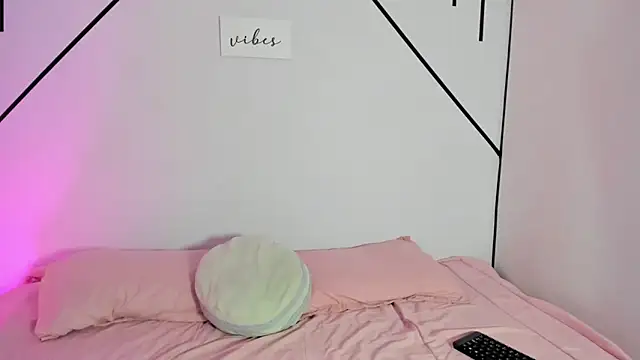 MiahCornell  online show from 10-27-25, 07:40