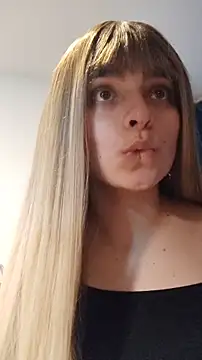 Snapshot of Aurora_blaack chatting on 12-15-25, 01:32 Aurora blaack online show from 12-15-25, 01:32