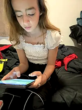 SeccySerena online show from 11-14-25, 04:17